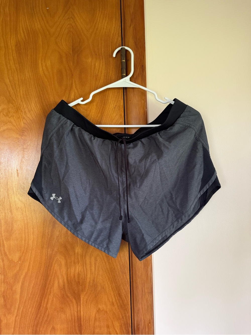 Under Armour Women’s Gray Athletic Running Shorts